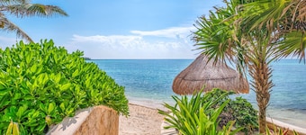 Couples’ Studio with Pool and Prime Half Moon Bay Location