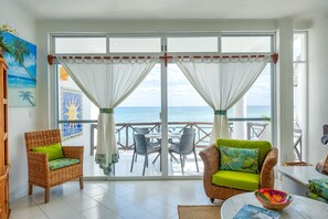 Smart TV, DVD player - Oceanfront Condo with Artful Décor, Pool & Balconies (Akumal)