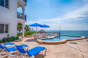 Pool - Oceanfront Condo with Artful Décor, Pool & Balconies (Akumal)