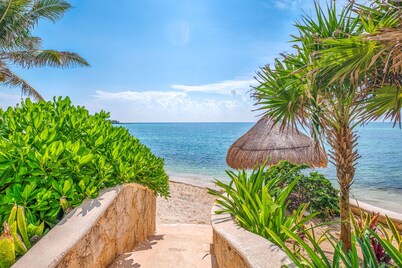 Stunning view of Half Moon Bay in this upscale condo! Pool, AC and WiFi!