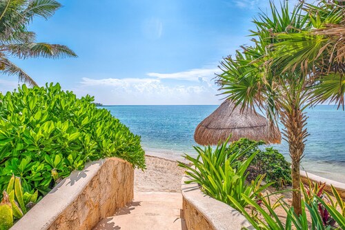 Penthouse Beachfront Condo with Pool & Panoramic Views