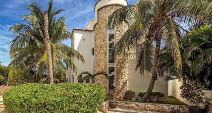 4 BR w/ Pool in Punta Sur