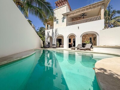 4 BR w/ Pool in Punta Sur
