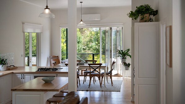 Interior - Pembroke Cottage- modern comforts and scenic views (Daylesford)