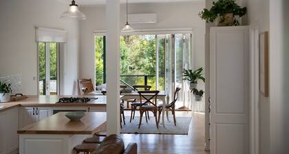 Pembroke Cottage- modern comforts and scenic views