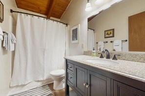 Towels - Charming lakeside cabin with private beach, mountain views, and wood stove (Groveland)