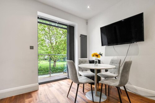 Unique Stylish Duplex 2BR 2BA Balcony