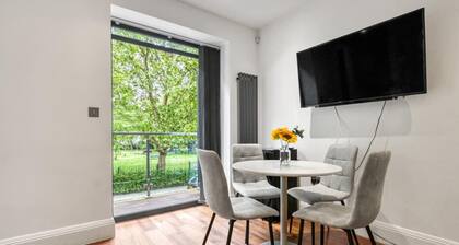 Unique Stylish Duplex 2BR 2BA Balcony