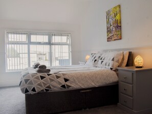 5 bedrooms, free WiFi, bed sheets