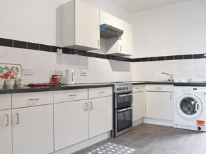 Cookware/dishes/utensils