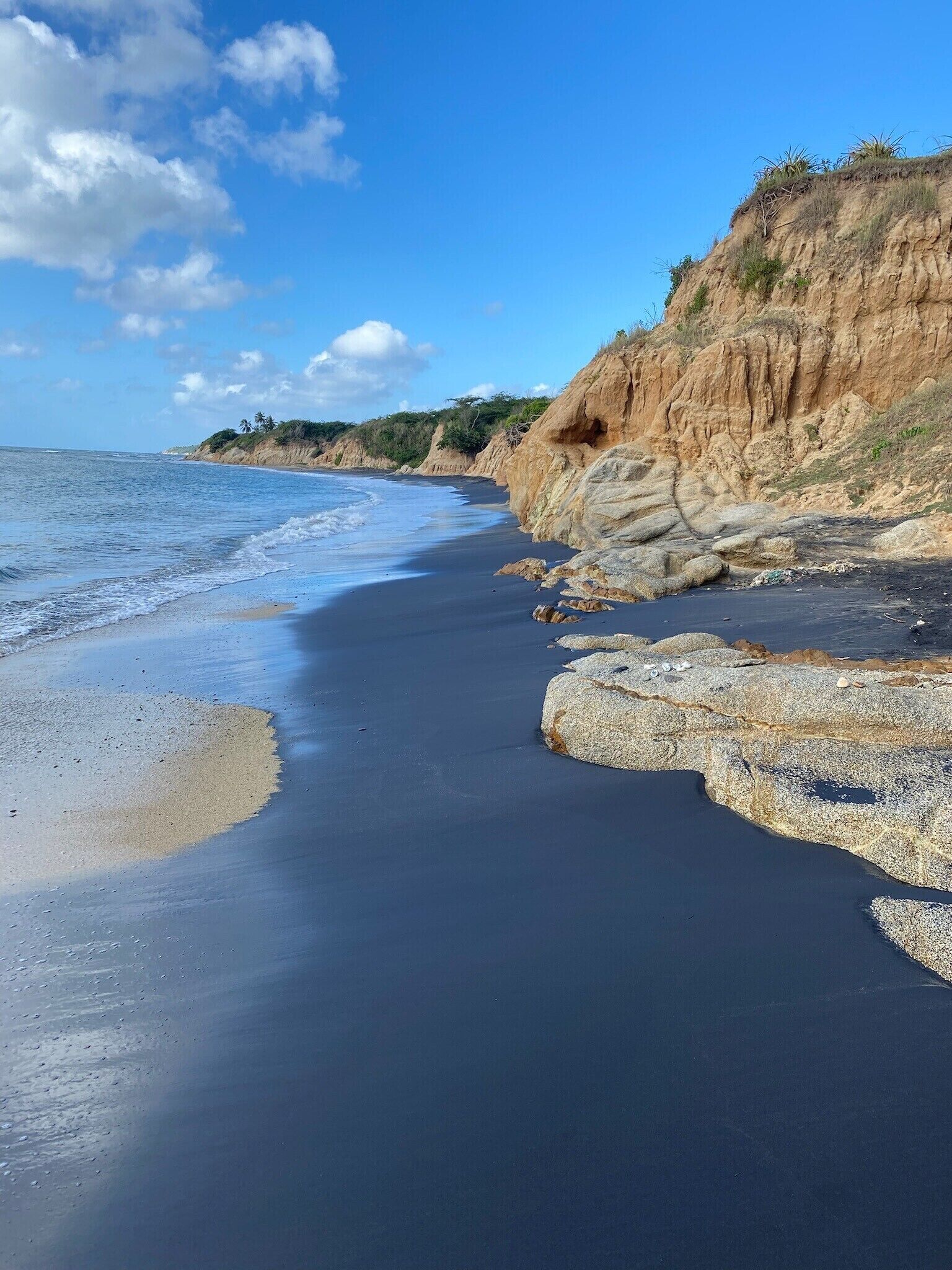 Beach nearby, sun-loungers, beach towels