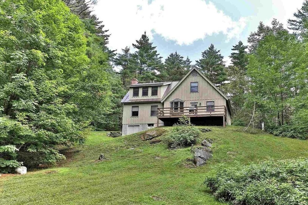 Ski, hike, swim or relax with family & friends in this nature lovers delight!
