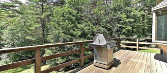 Ski, hike, swim or relax with family & friends in this nature lovers delight!