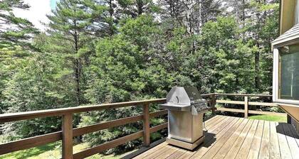 Ski, hike, swim or relax with family & friends in this nature lovers delight!