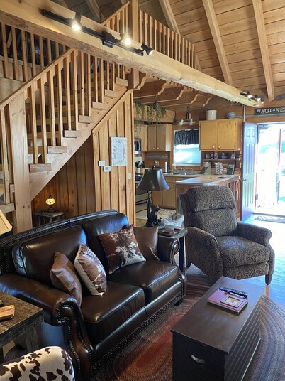 Cozy Log Cabin Near the Parkway