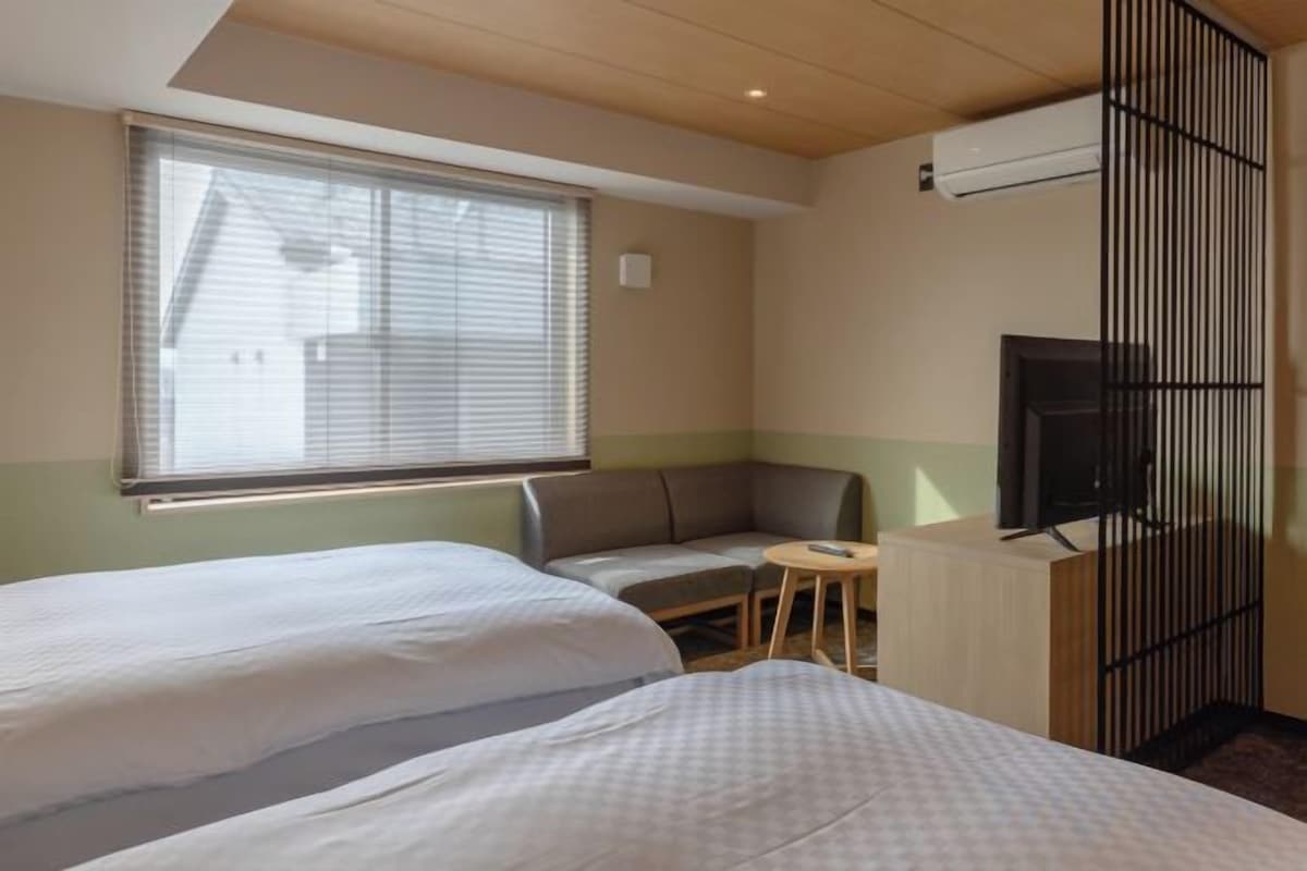 Free WiFi, bed sheets