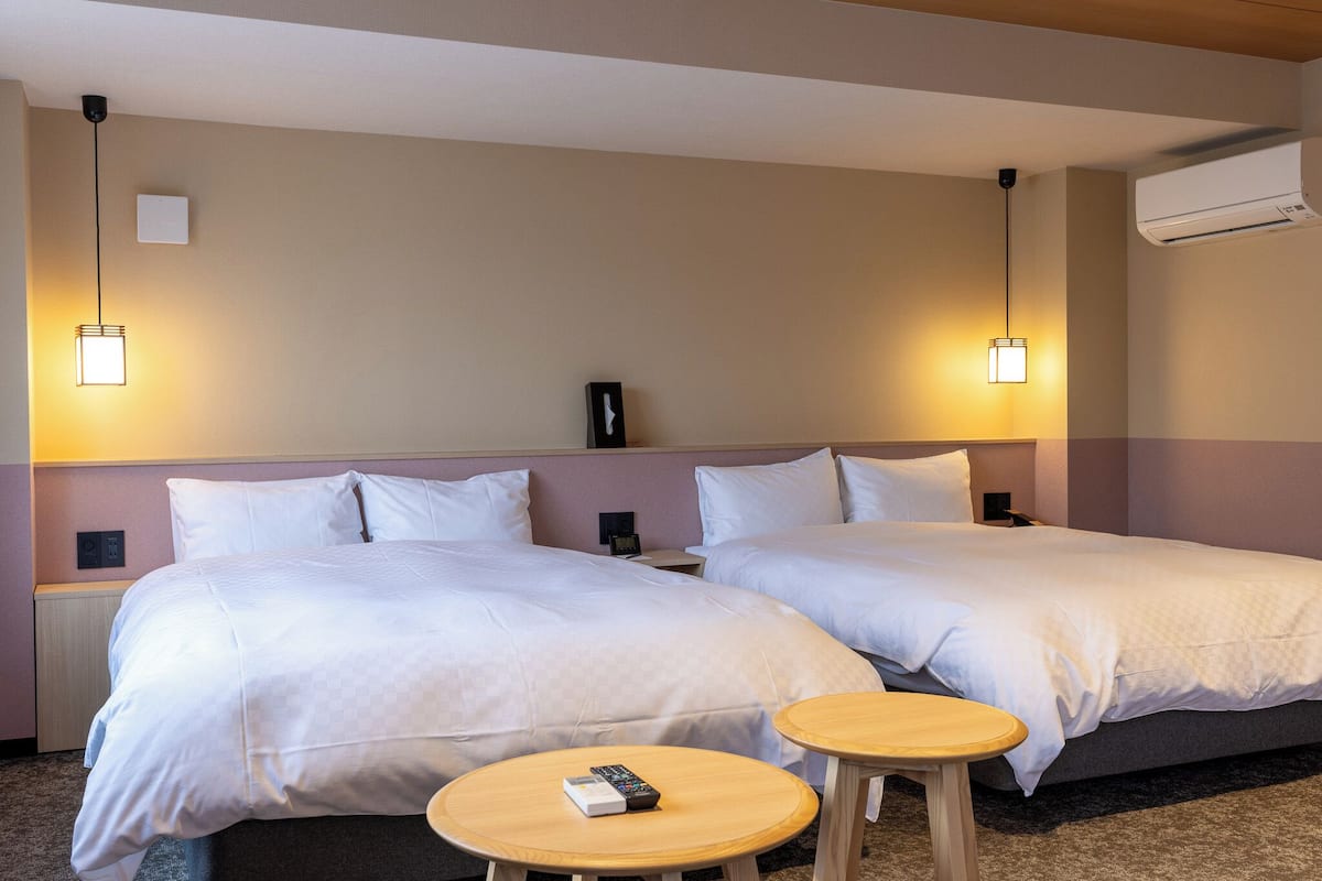 Free WiFi, bed sheets