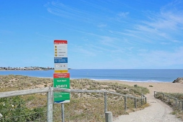 100 metres to the waters edge from your front gate