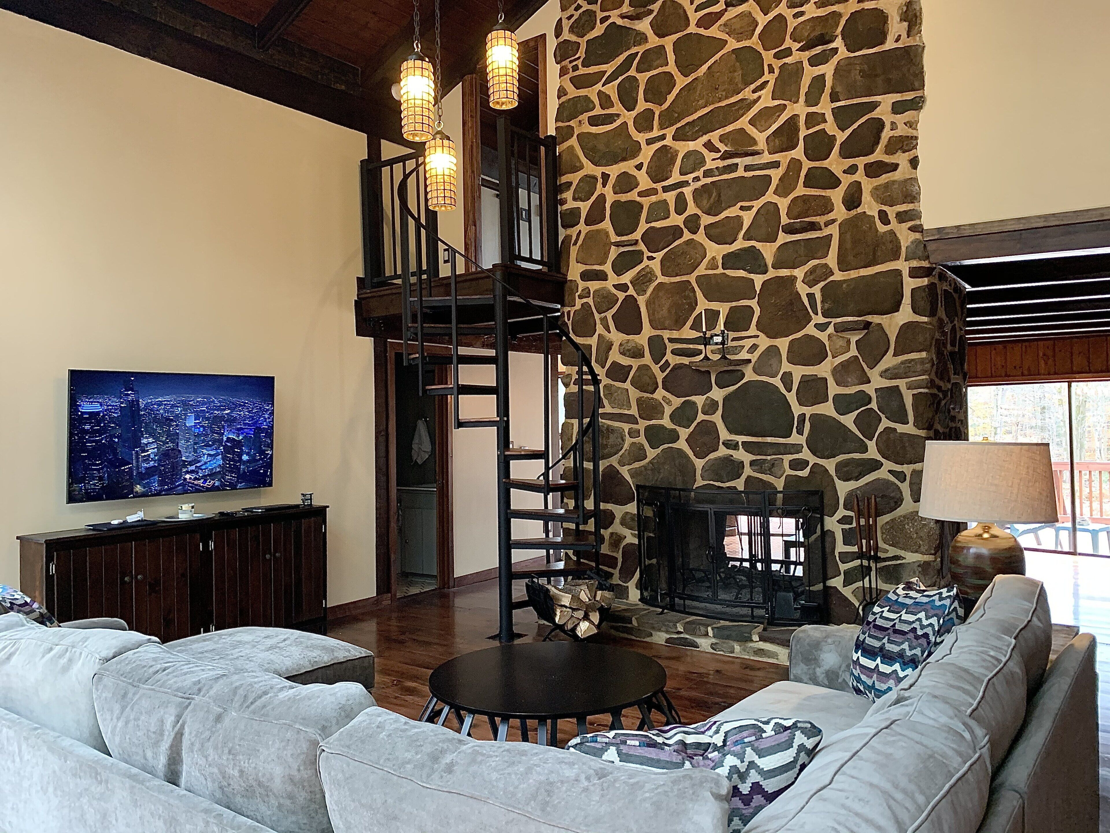 The Kings Cabin in the Pocono Mountains