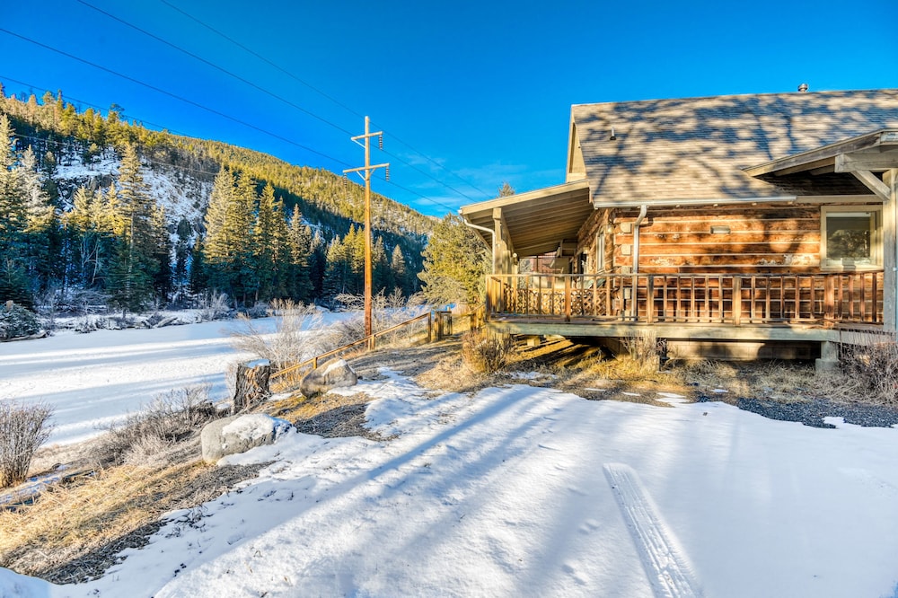 Relaxing riverfront cabin w/ river & mountain view, wraparound deck, and firepit