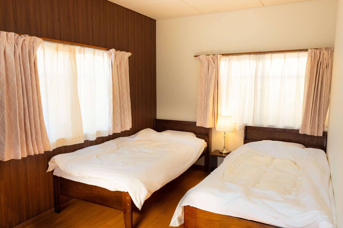 Standard Room, Non Smoking | Iron/ironing board, free WiFi, bed sheets