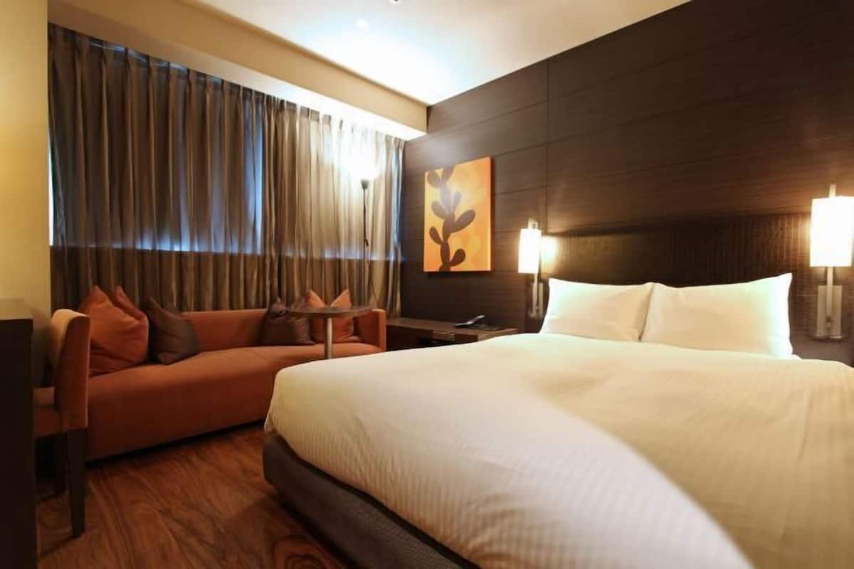 Desk, blackout curtains, free WiFi, bed sheets