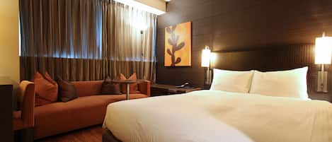 Desk, blackout drapes, free WiFi, bed sheets