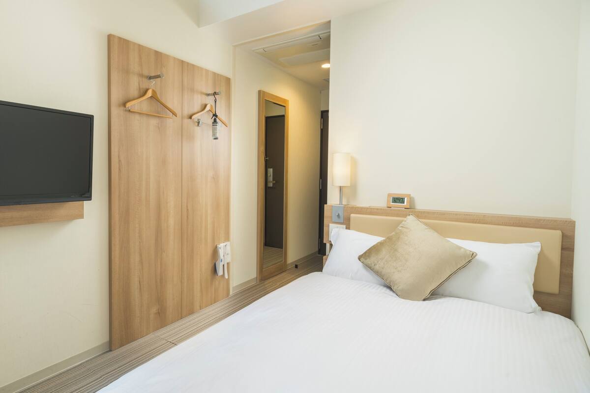 semi-double room | 1 bedroom, in-room safe, desk, free wifi