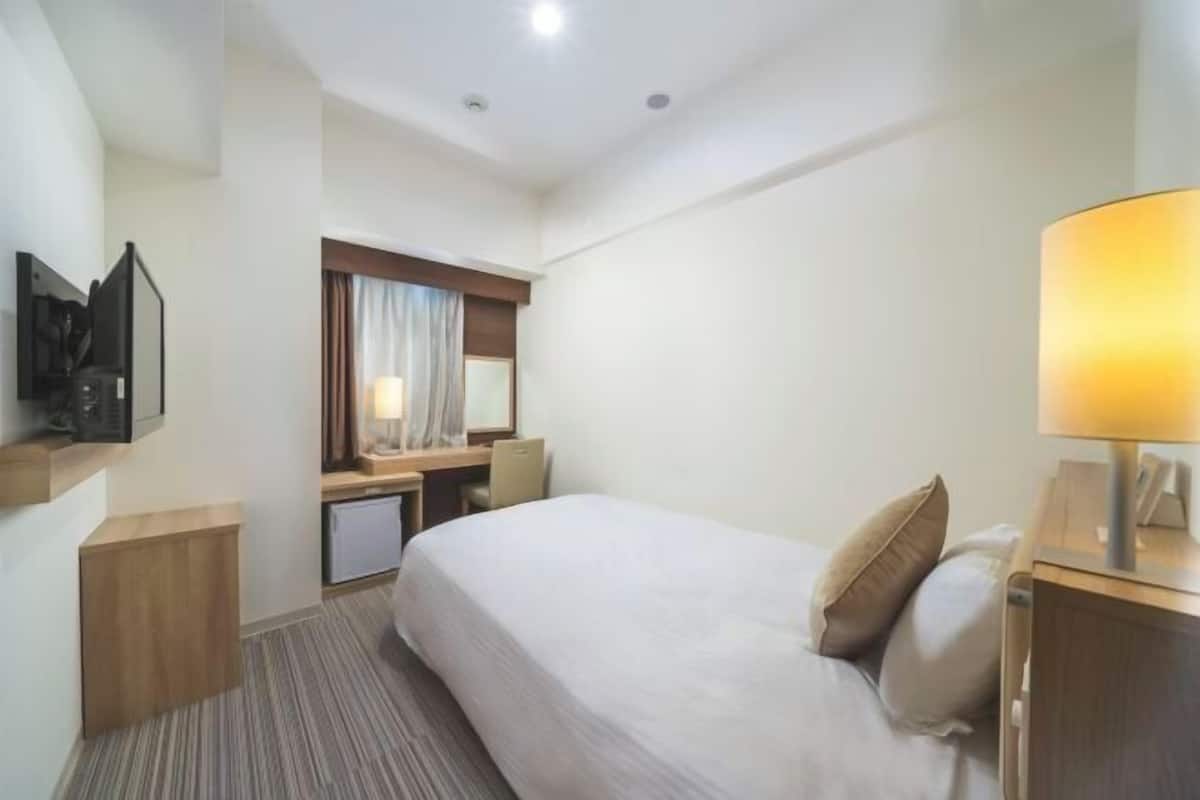 In-room safe, desk, free WiFi, bed sheets