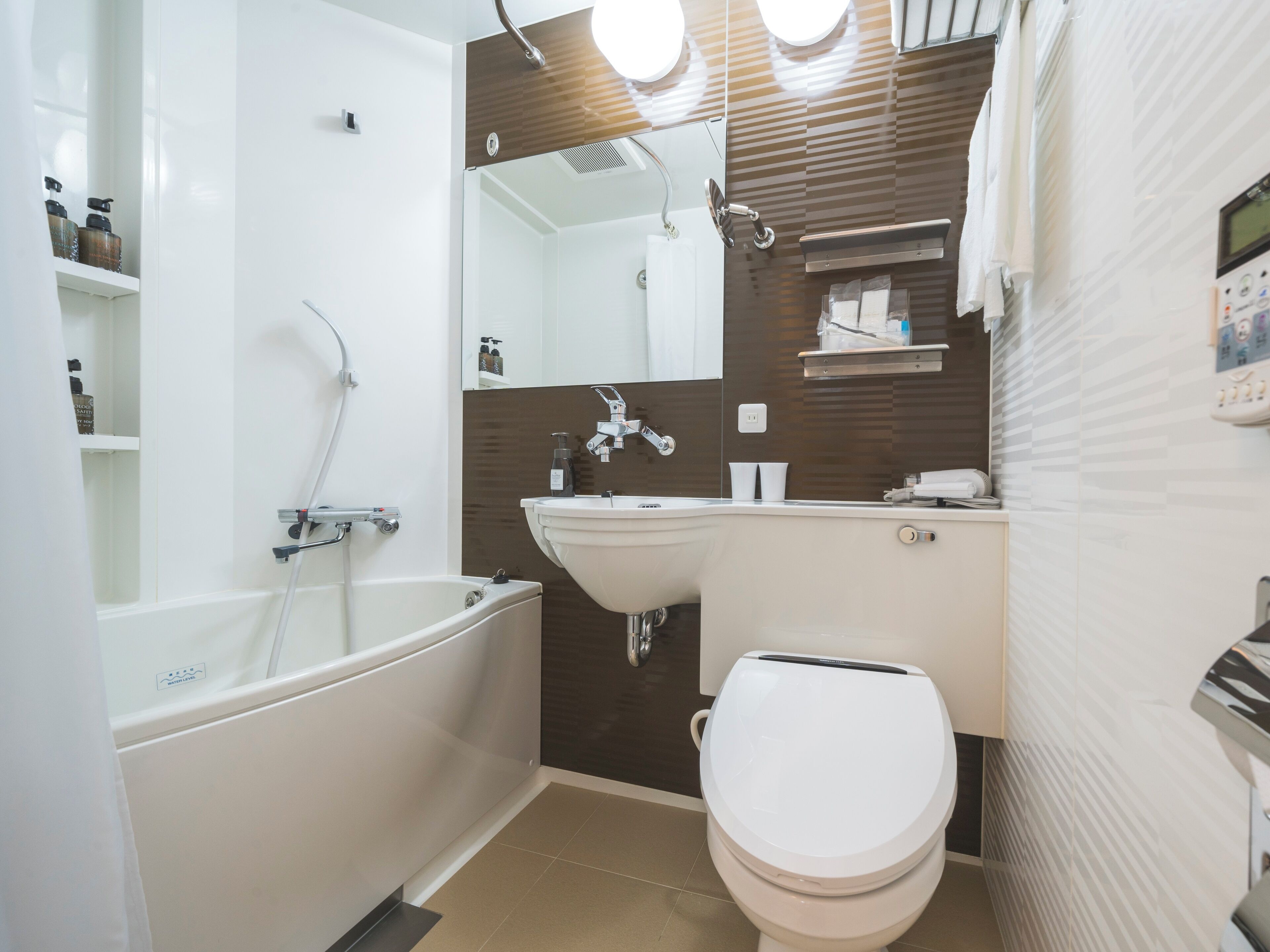 twin room | 1 bedroom, in-room safe, desk, free wifi