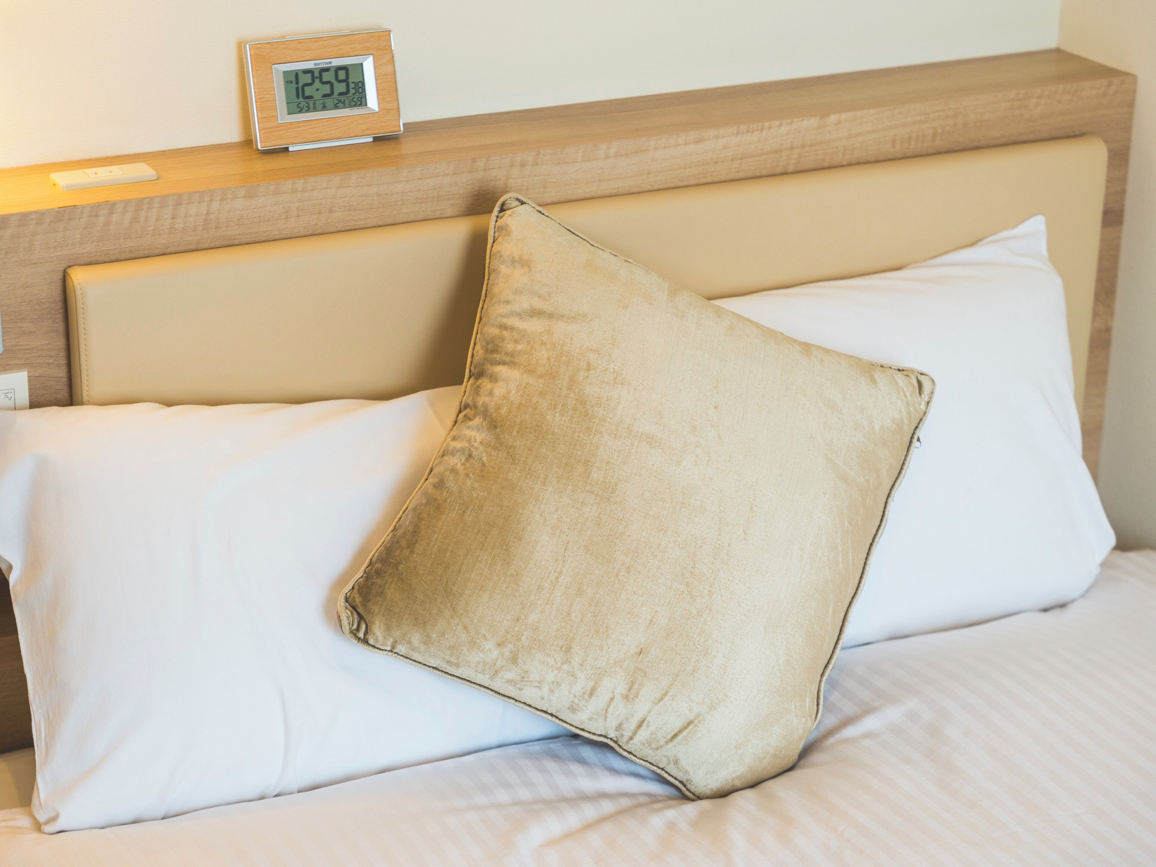 semi-double room | 1 bedroom, in-room safe, desk, free wifi