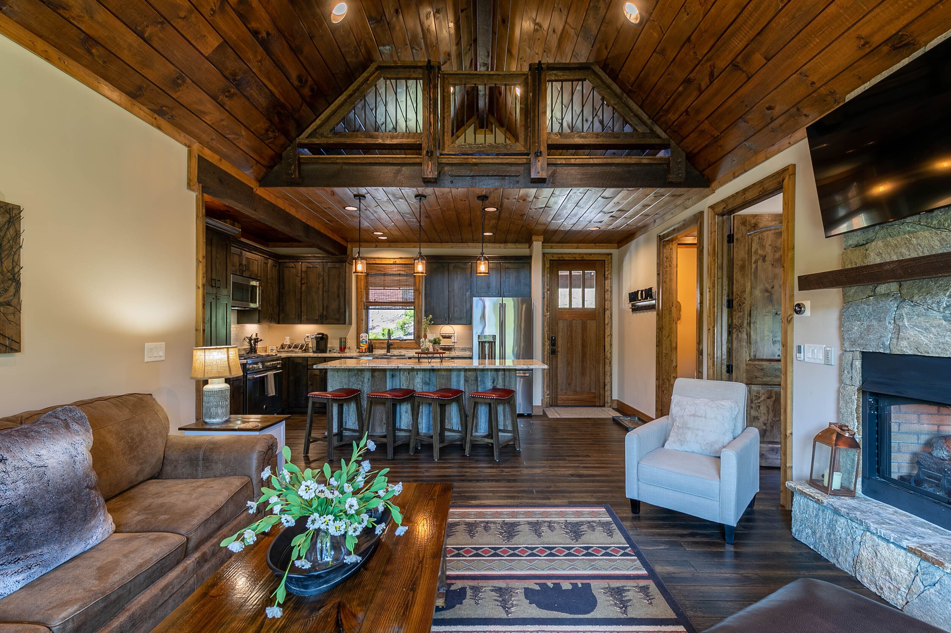 Happy Camper - Camp Eagles Nest- pet friendly, fire pit, walk to courts