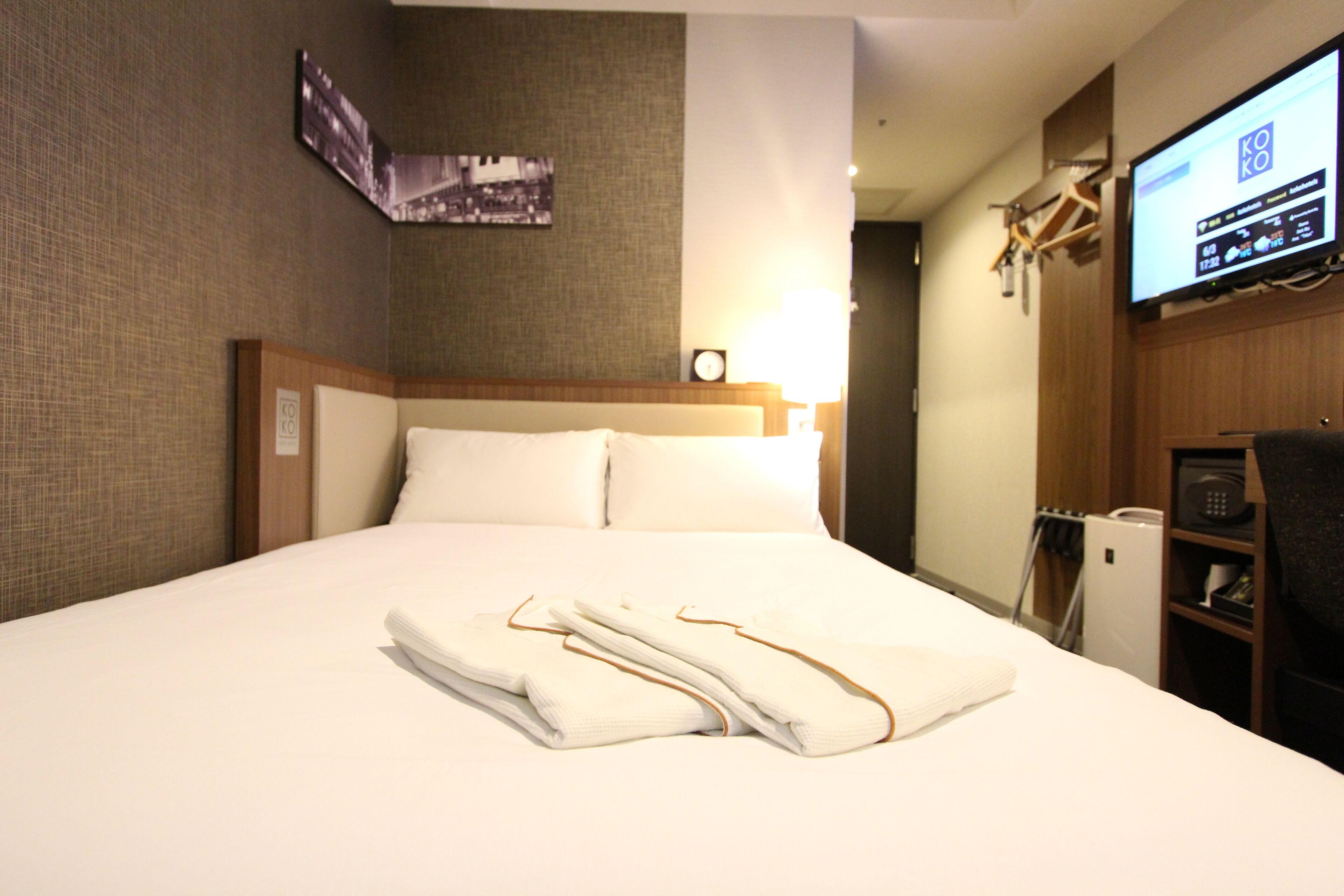 semi double room, non smoking | 1 bedroom, in-room safe, desk, free wifi