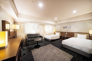 Kahden hengen huone (kaksi sänkyä), tupakointi kielletty (Universal) | Tallelokero huoneessa, työpöytä, ilmainen Wi-Fi, vuodevaatteet