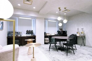 In-room safe, desk, free WiFi, bed sheets - KOKO HOTEL Ginza 1chome (Tokyo)