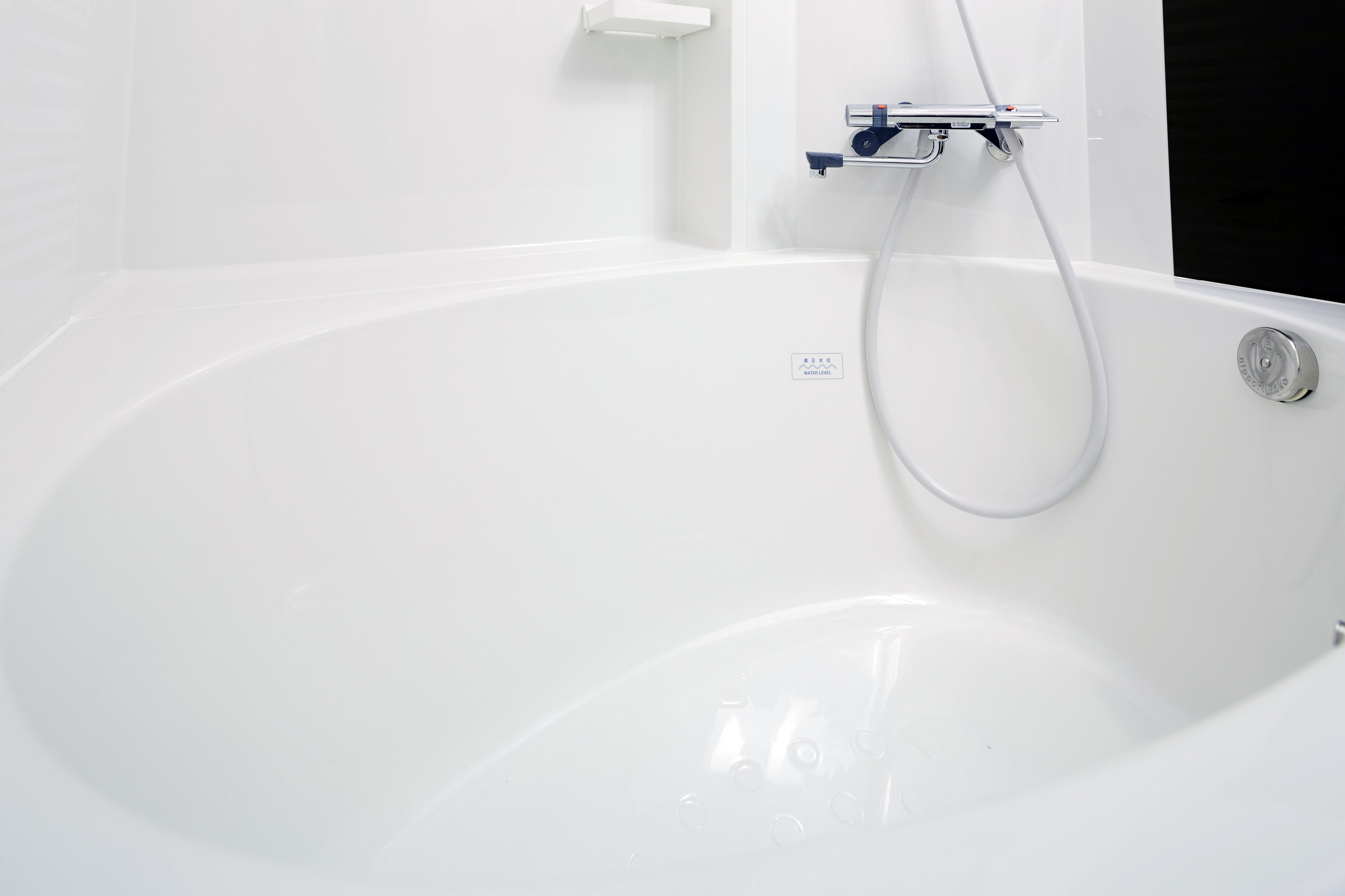 combined shower/bathtub, hair dryer, slippers, electronic bidet