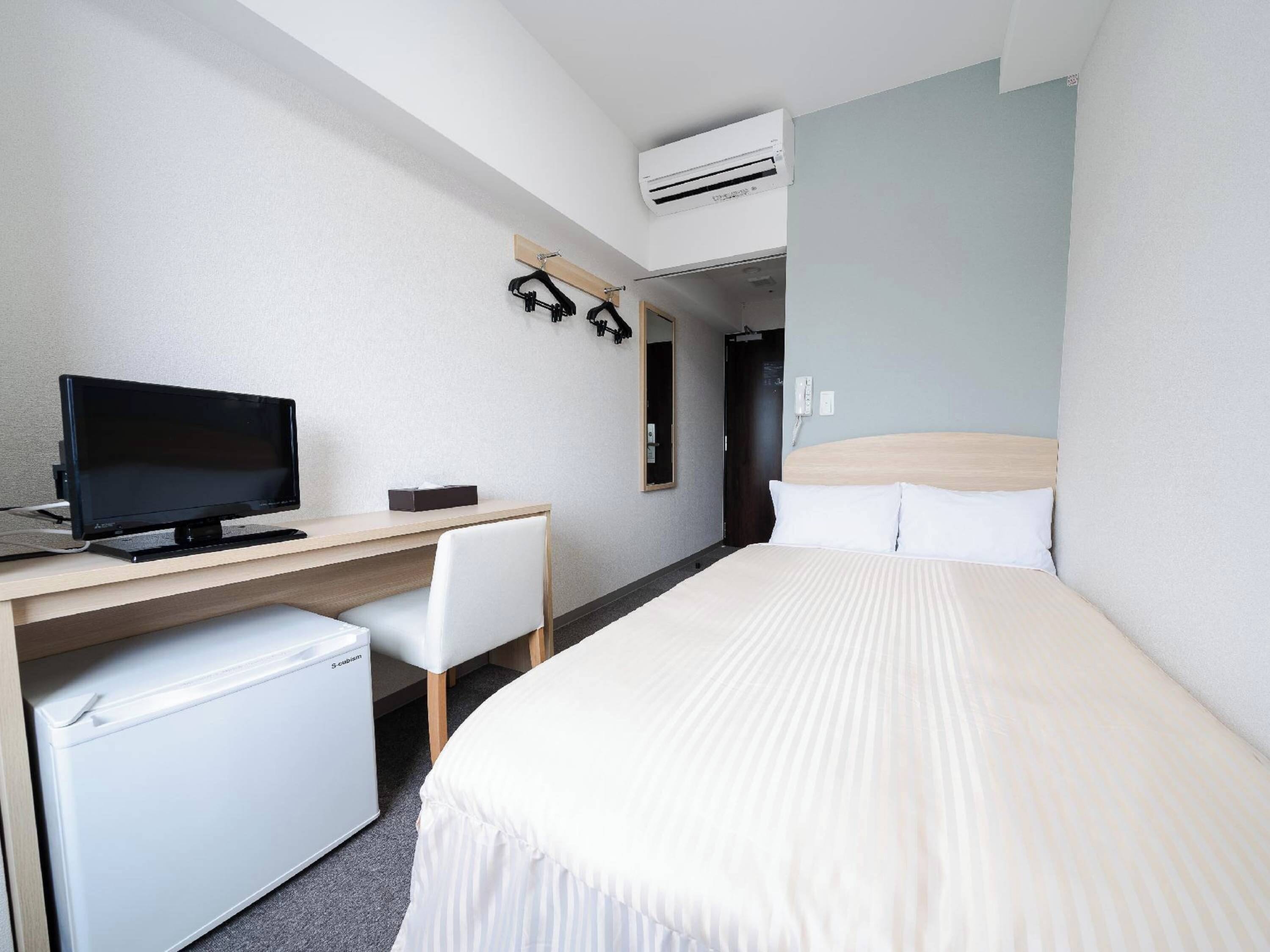 semi-double room | 1 bedroom, desk, free wifi, bed sheets