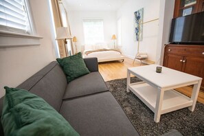 Televisión y chimenea 