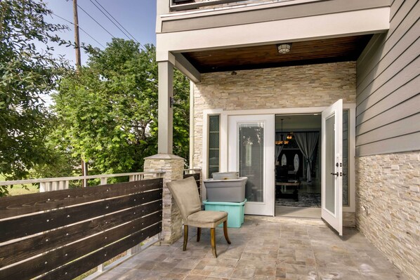 Terrace/patio - Luxe Southwest Houston Home w/ Balconies & Patio! (Houston)