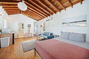 1 bedroom, desk, iron/ironing board, free WiFi