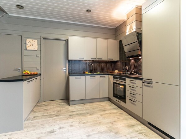 冰箱、微波炉、洗碗机、厨具/餐具