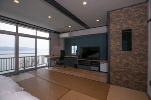 In-room safe, desk, free WiFi, bed sheets - International Hotel Tamatsukuri (Matsue)