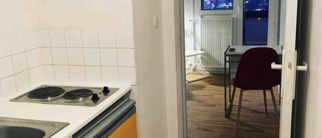 Fridge, microwave, stovetop, cookware/dishes/utensils