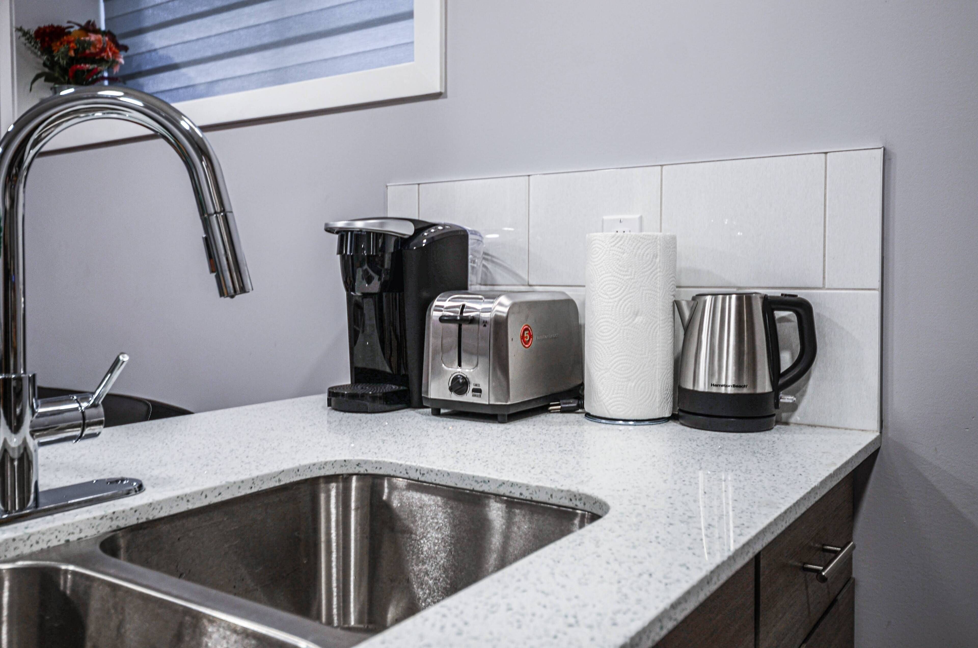 Private modern suite with smart lock, Wifi and Netflix