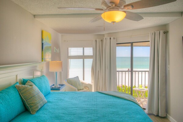 2 bedrooms, free WiFi, bed sheets - Perfect Slice of Paradise. Direct Beachfront. Heated Pool & Hot Tub. Spectacular Views From Master. (Madeira Beach)