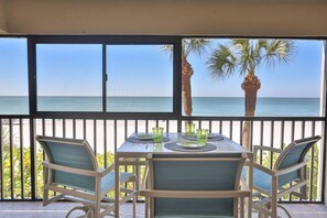 Dining - Perfect Slice of Paradise. Direct Beachfront. Heated Pool & Hot Tub. Spectacular Views From Master. (Madeira Beach)