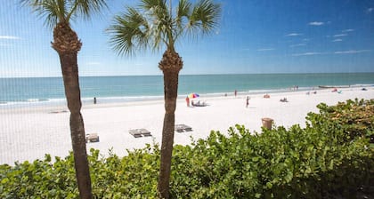 Perfect Slice of Paradise. Direct Beachfront. Heated Pool & Hot Tub. Spectacular Views From Master.
