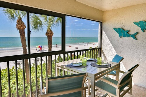 Perfect Slice of Paradise. Direct Beachfront. Heated Pool & Hot Tub. Spectacular Views From Master.
