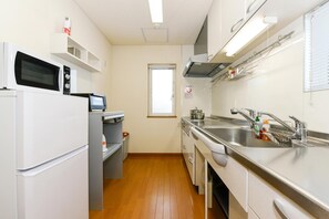Lägenhet - 1 sovrum | Eget kök | Kylskåp, mikrovågsugn, spishäll och vattenkokare
