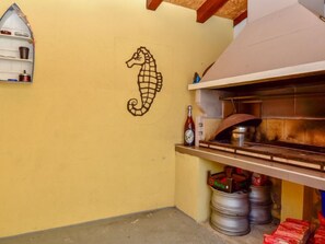 Fridge, oven, cookware/dishes/utensils